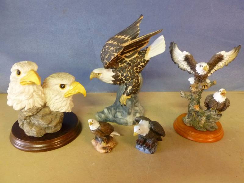 lot 100 image: Eagle Decorations
