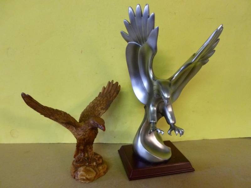 lot 161 image: Eagle Decorations