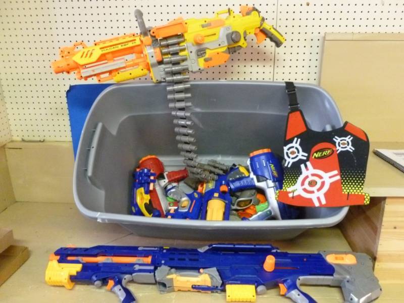 lot 184 image: Nerf Guns