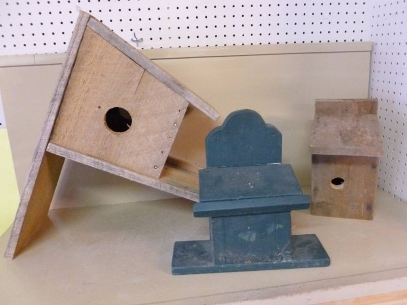 lot 204 image: Squirrel Feeders