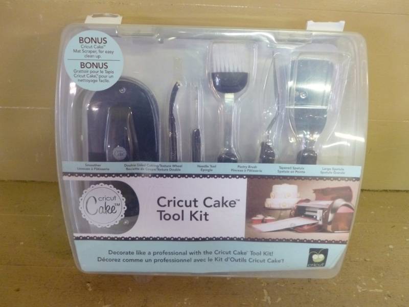 lot 226 image: Cricut Cake Tool Kit
