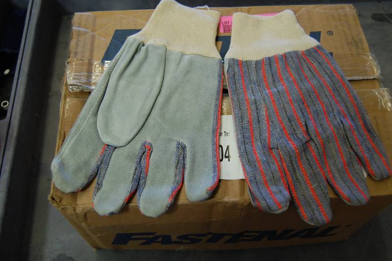 lot 10 image: Leather PalmDenim backing gloves