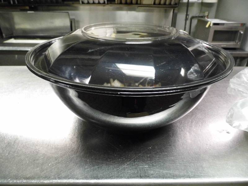 12 Plastic Bowls and Lids