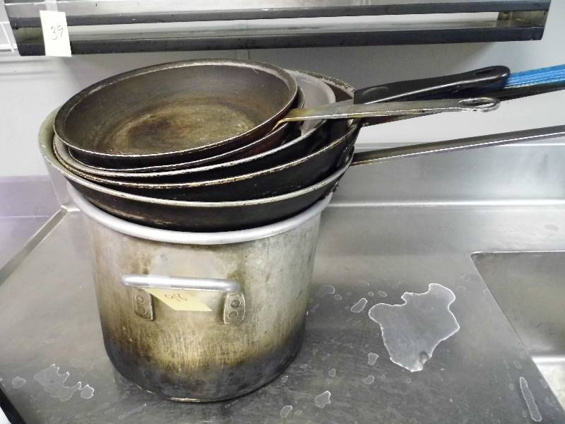 5 Skillets, 1 Pot