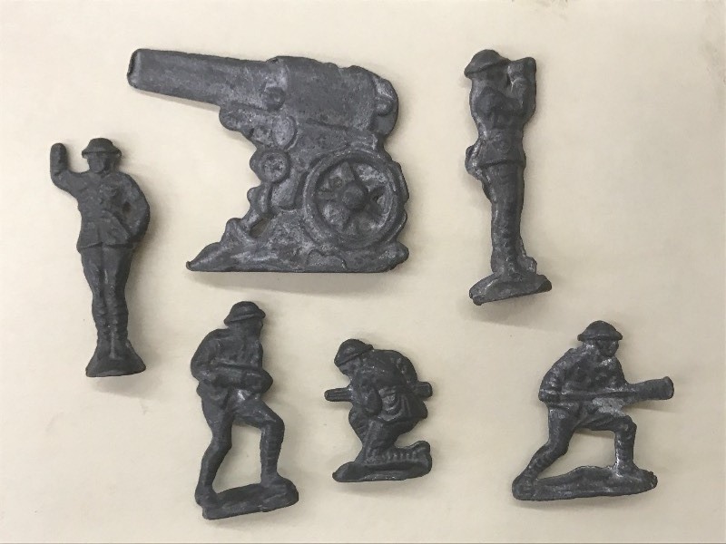 Vintage Lead Toy Soldiers - 5 Soldi...