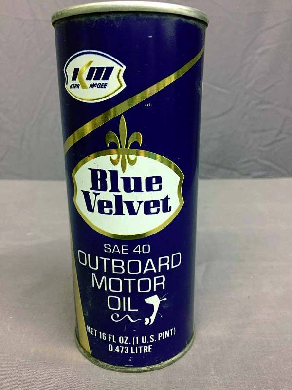 lot 7 image: Vintage oil can