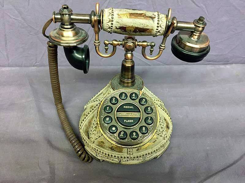lot 51 image: Retro Phone
