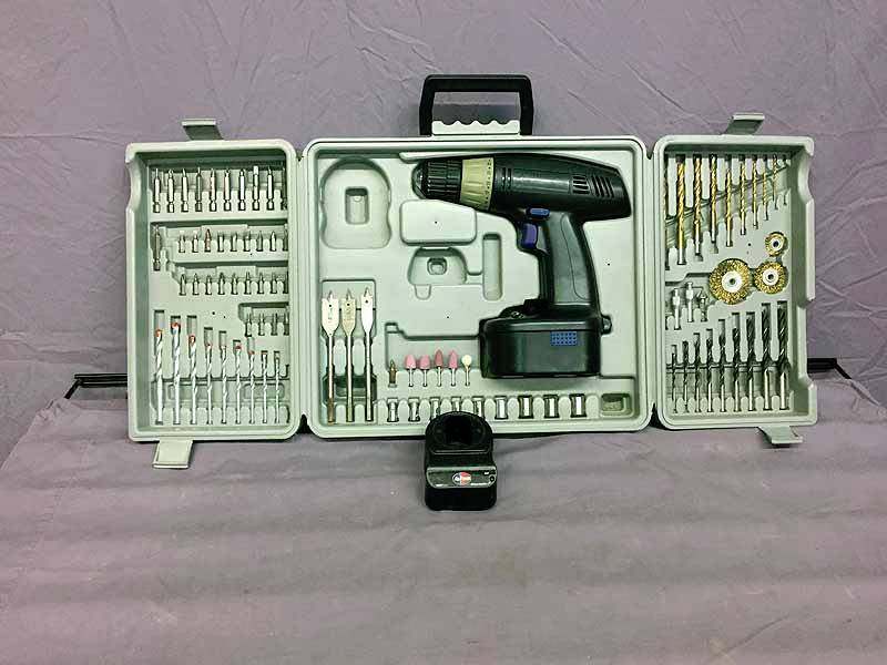 lot 70 image: Cordless drill kit
