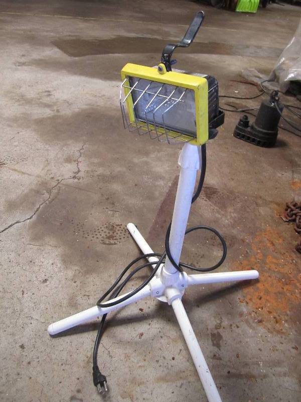 lot 6 image: Stanley electric tri pod light...