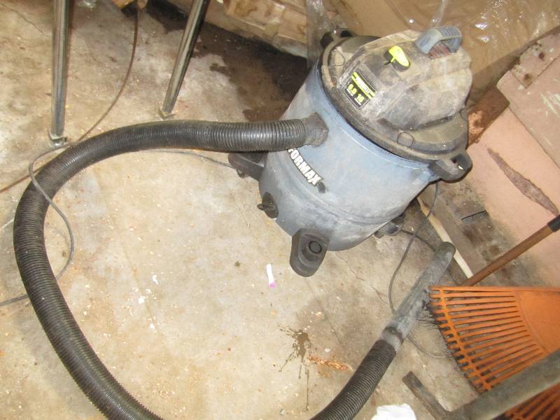 lot 8 image: Performax 16 gallon shop vac...