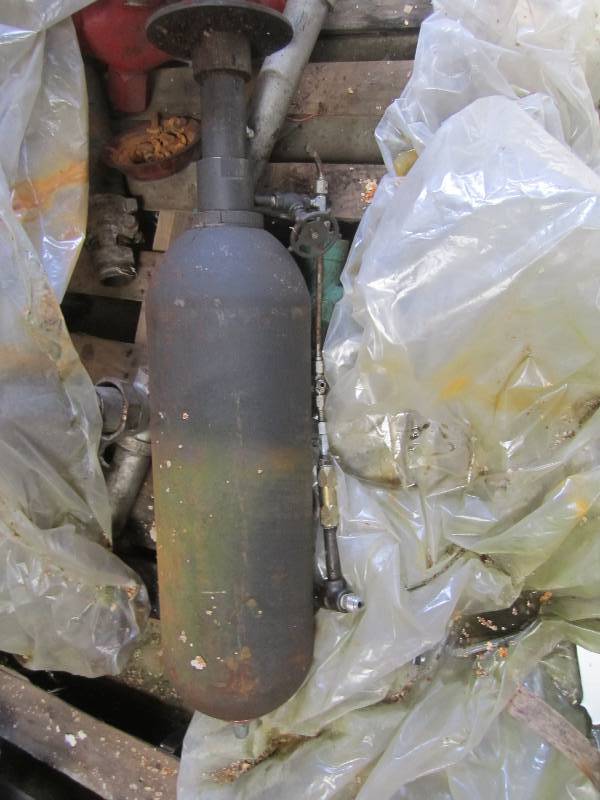 lot 13 image: Torpedo nitrogen tank hydraulic acc...