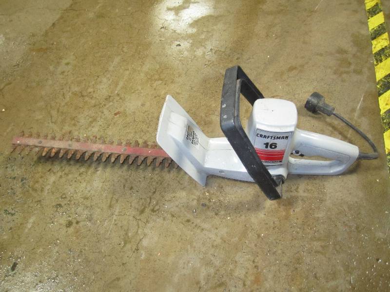 lot 29 image: Craftsman hedge trimmer...