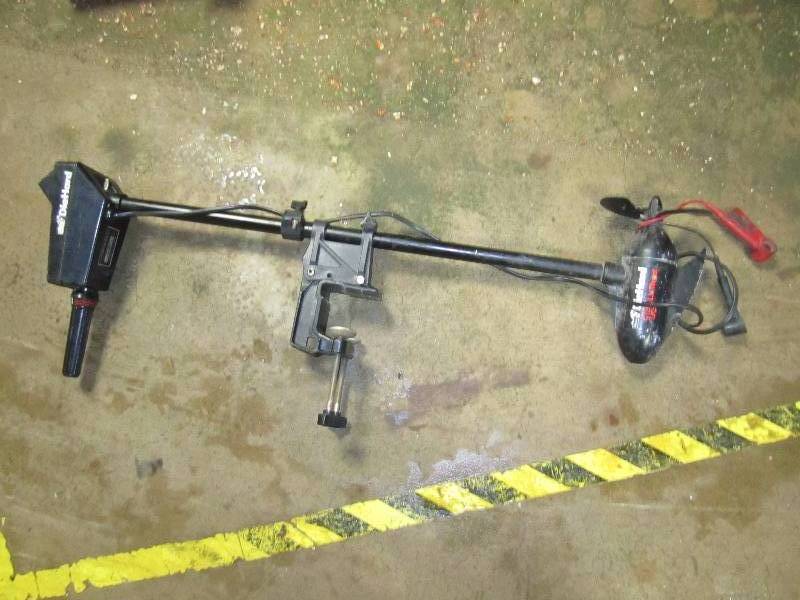 lot 32 image: Die hard 15 lb thrust trolling moto...