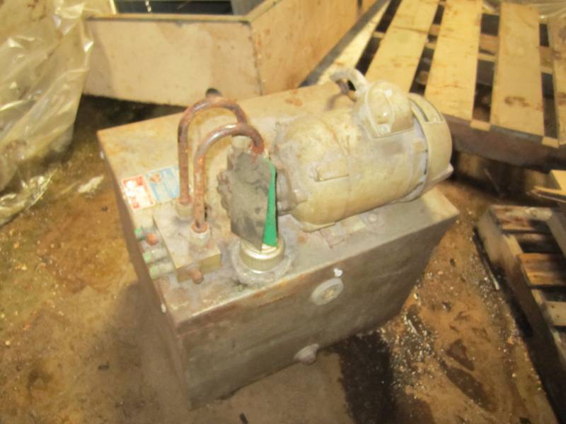 lot 37 image: Hydraulic power unit, has been out ...