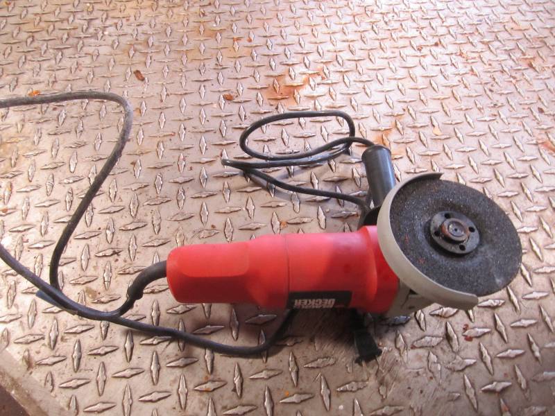 lot 39 image: Black N Decker grinder...