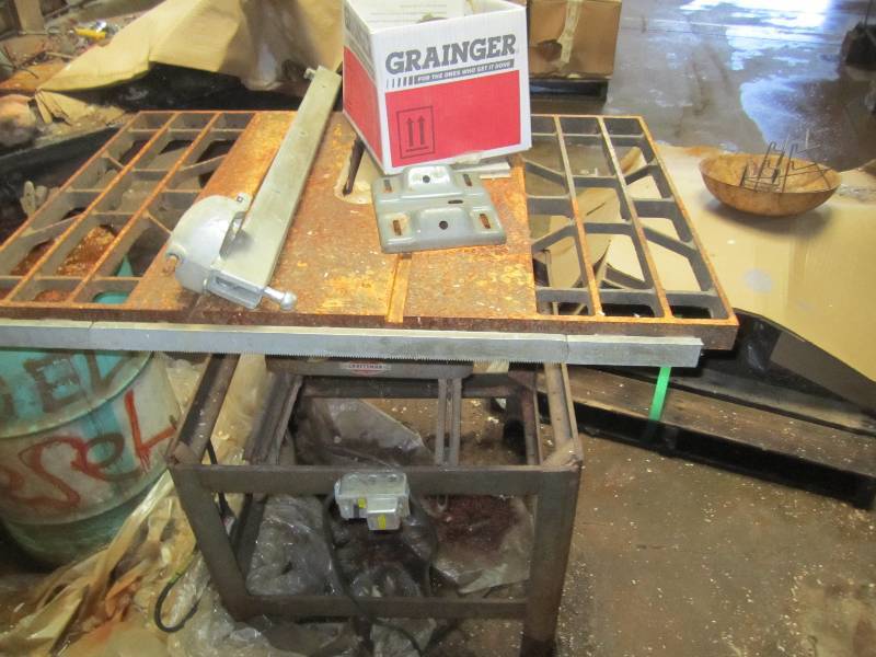 lot 40 image: Table saw, needs a new motor...