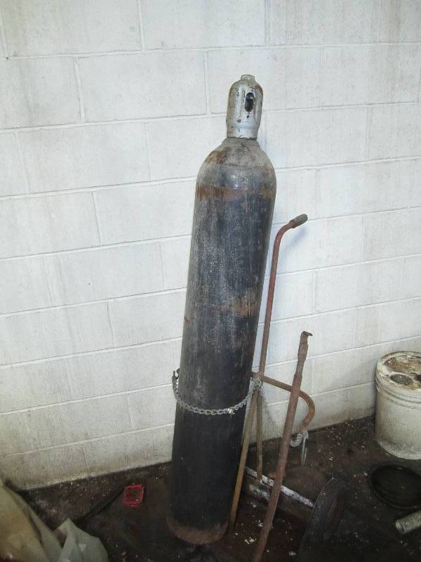 lot 41 image: Nitrogen tank with cart...