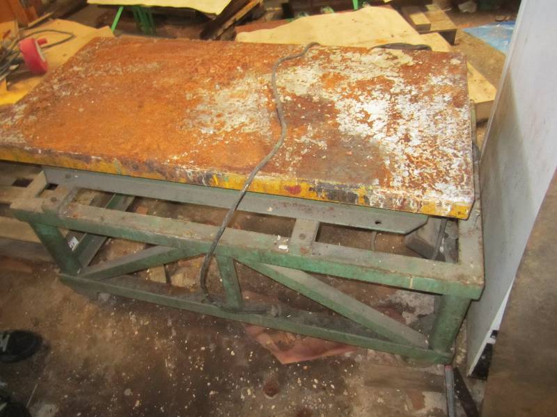 lot 44 image: Electric hydraulic lift, worked whe...