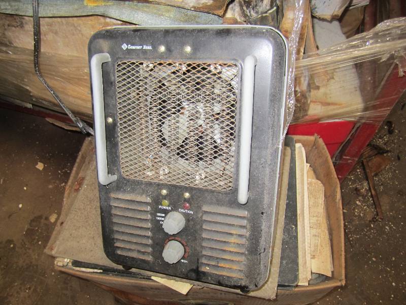 lot 59 image: Electric heater...