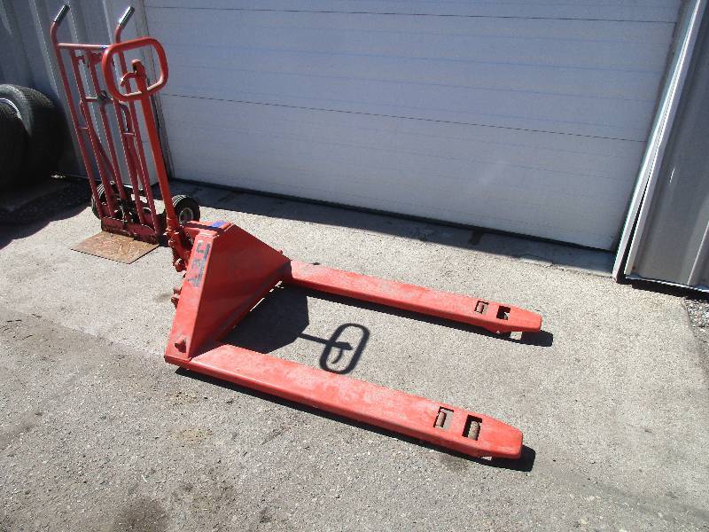 lot 10 image: Pallet Jack