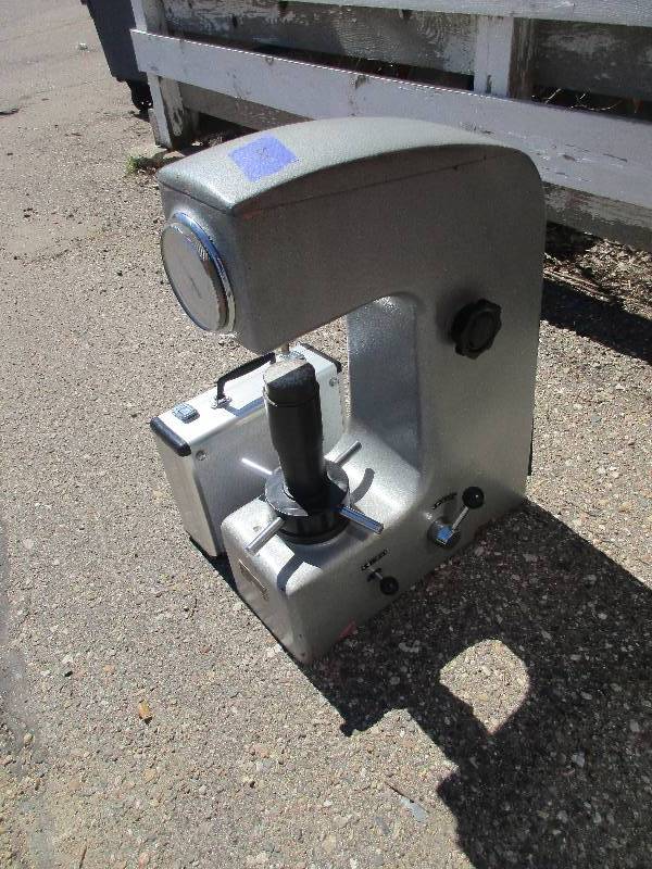 lot 8 image: Hardness tester