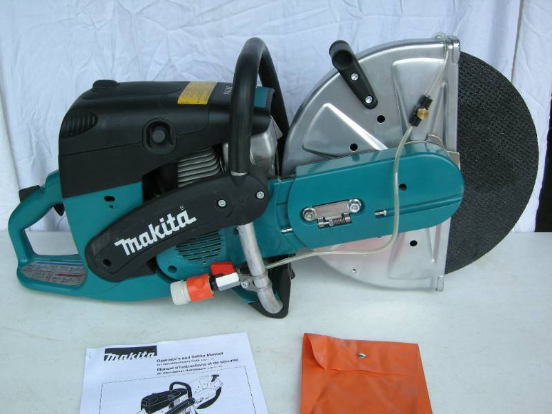 lot 6 image: Makita Gas Powered 14 Cut-off Saw