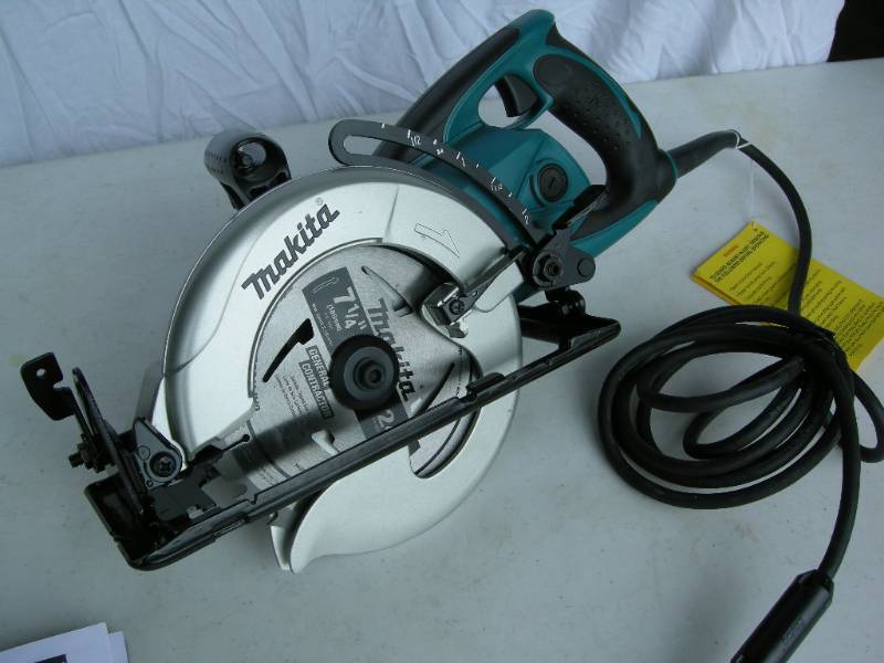 lot 7 image: Makita Hypoid Circular Saw