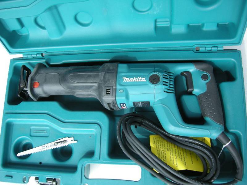 lot 11 image: Makita Reciprocating Saw