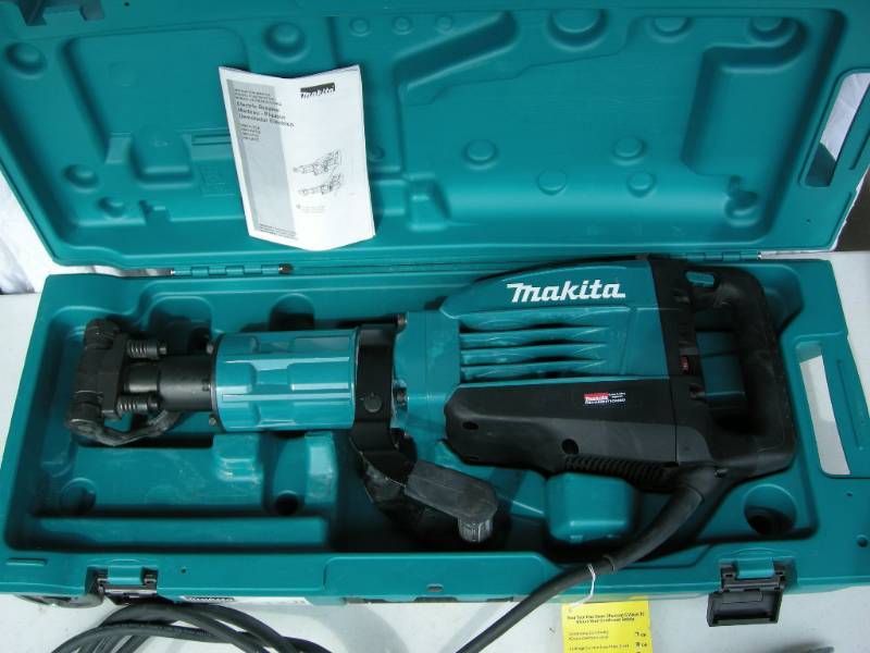lot 13 image: Makita Demolition Breaker Hammer