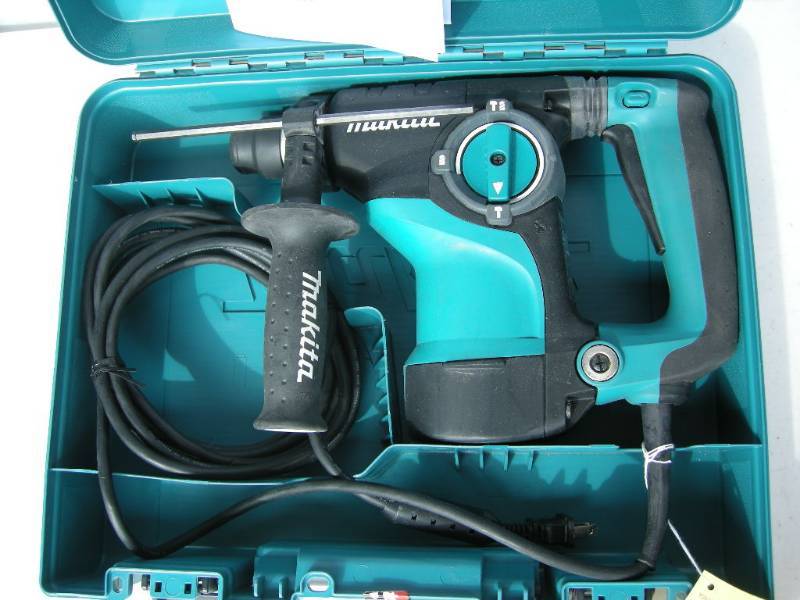 lot 14 image: Makita Rotary Hammer