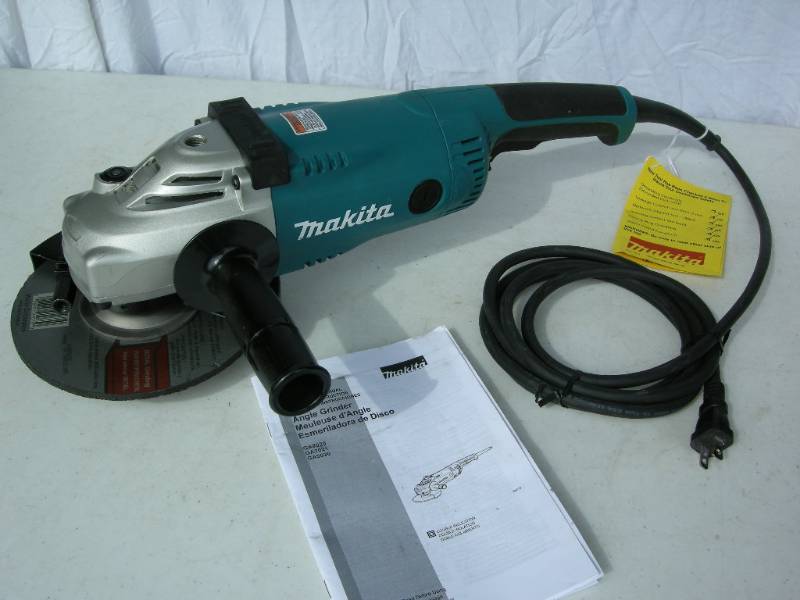 lot 15 image: Makita 7 Angle Grinder
