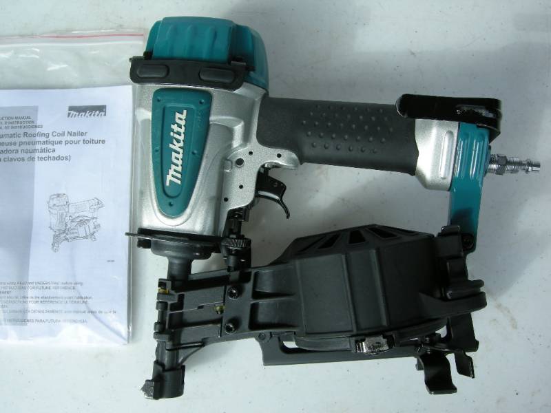 lot 28 image: Makita Roofing Coil Nailer