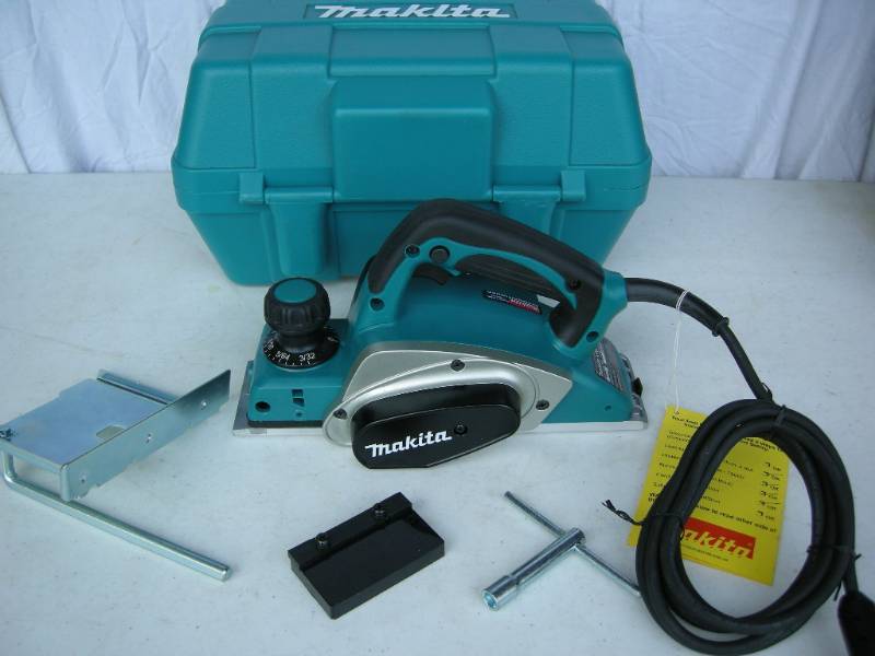 lot 29 image: Makita 3-14 Planer