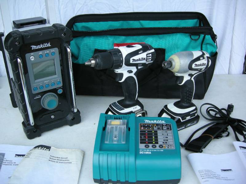 lot 30 image: Makita 18v DrillImpactRadio Combo