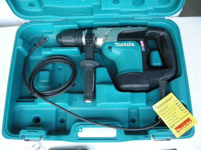 lot 32 image: Makita Rotary Hammer
