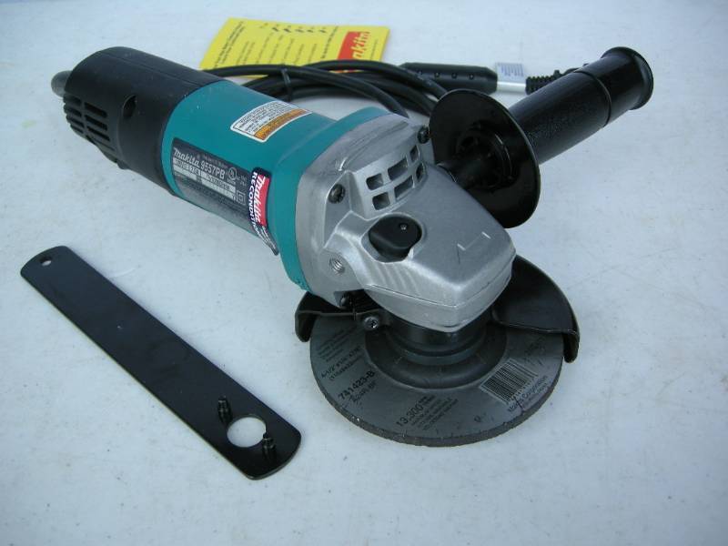 lot 35 image: Makita 4-12 Angle Grinder