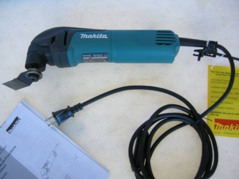 lot 49 image: Makita Multi-Tool Kit