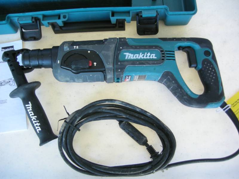 lot 55 image: Makita Combination Hammer
