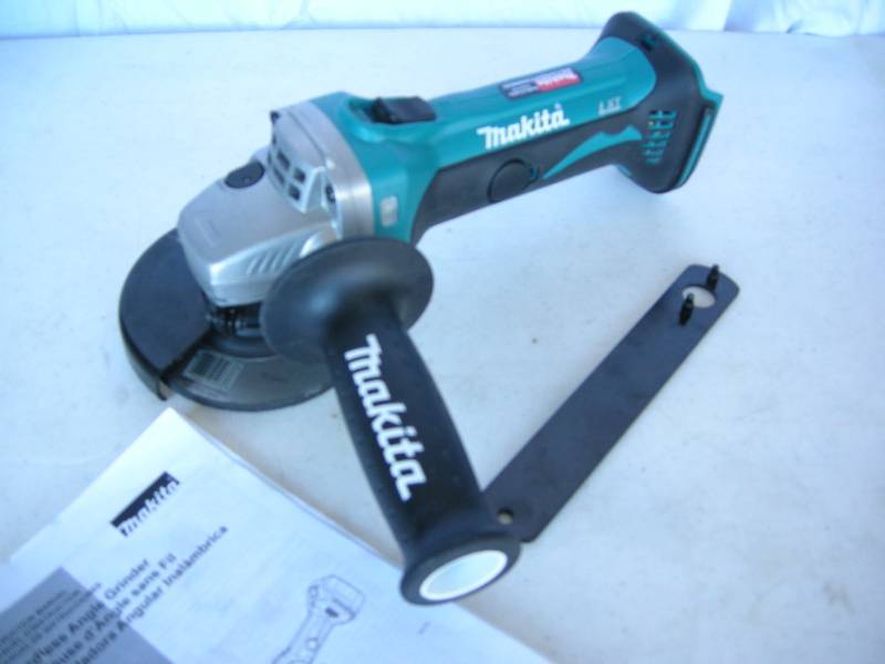 lot 68 image: Makita Cordless 4-12 Grinder