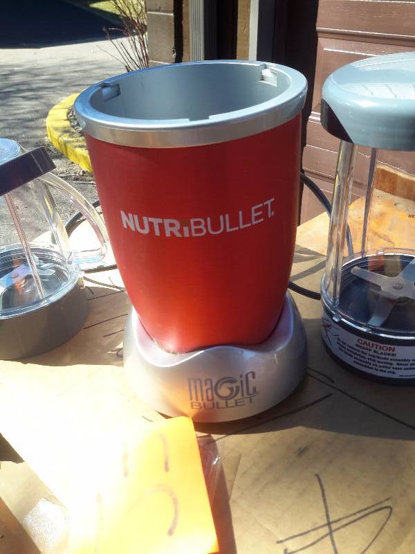 Nutribullet and cups as shown.  TESTED and works