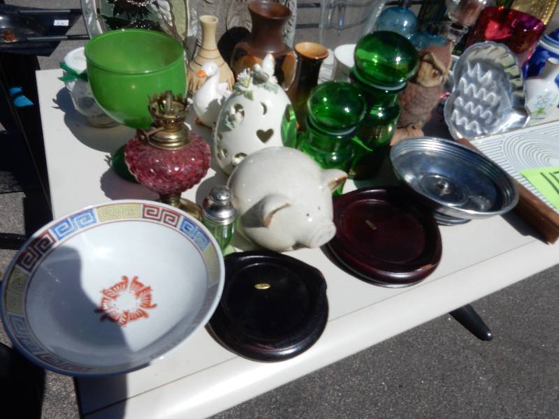 Misc. Decorative items as pictured.. Look at closeup