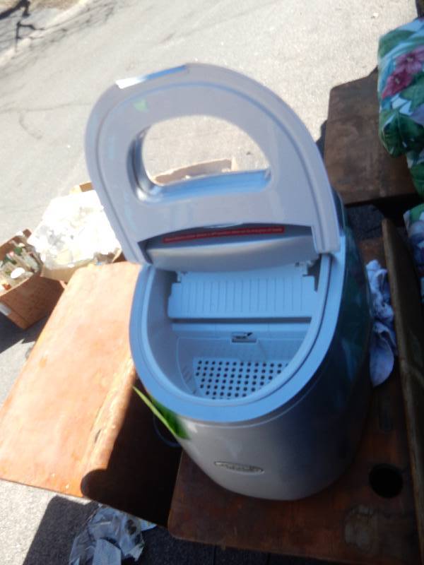 Chefs Mark Table top ice maker