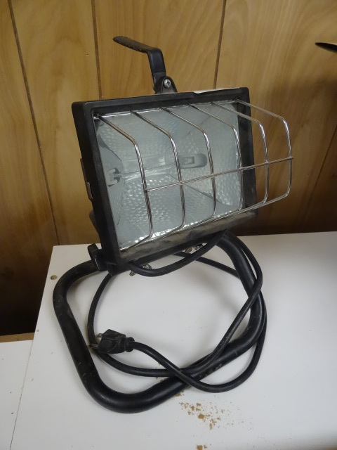 lot 11 image: Halogen work lamp...