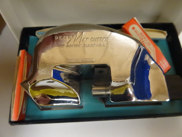 lot 45 image: Dexter mat cutter. Vintage. Comes w...