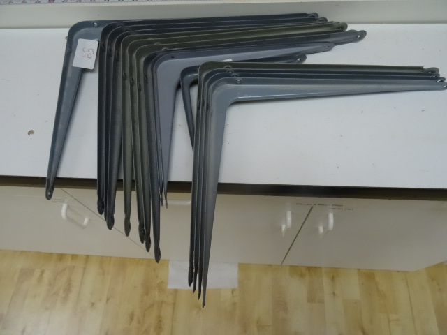 lot 59 image: 15 L shaped wall shelf brackets...