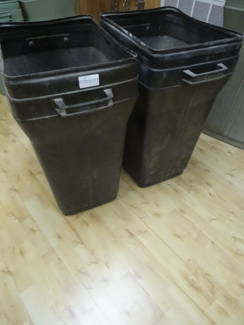 lot 83 image: 32 gal garbage cans. Qty 2...