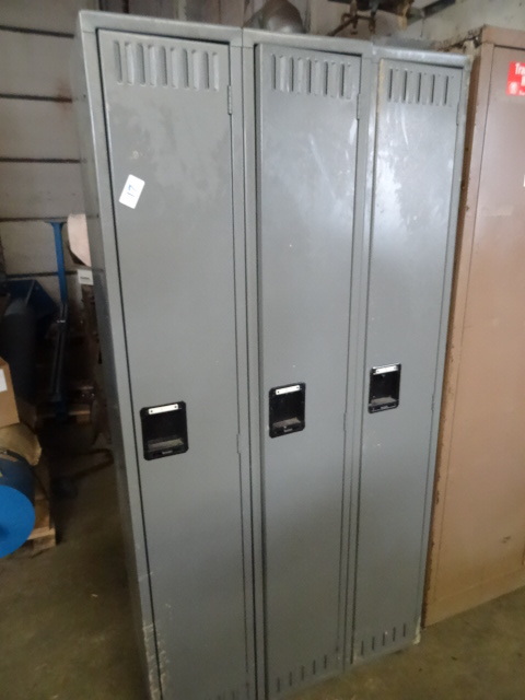 3 door metal locker unit. 36 x 18 x...