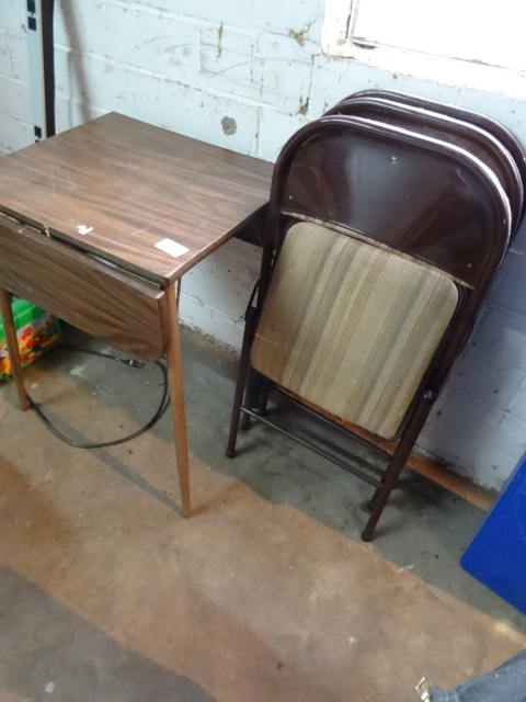 Table with fold down sides. 24 x 20...