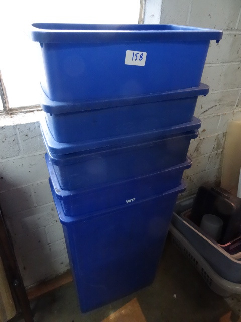 6 Rubbermaid #3540 garbage cans....
