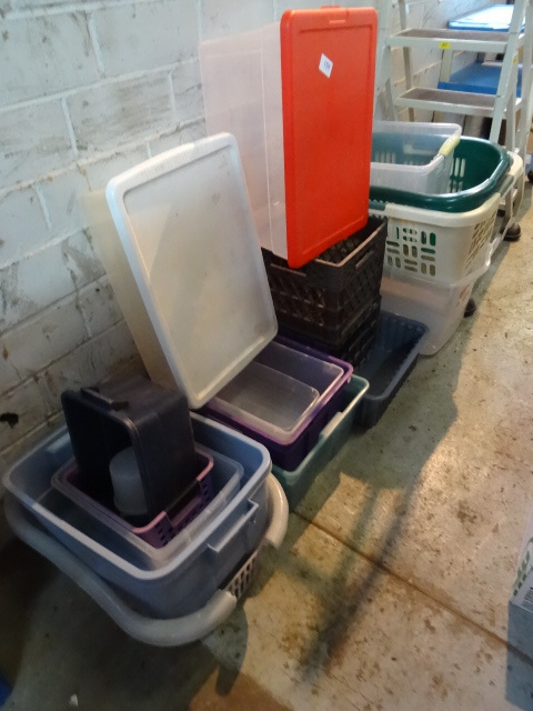 Lot of misc tubs...
